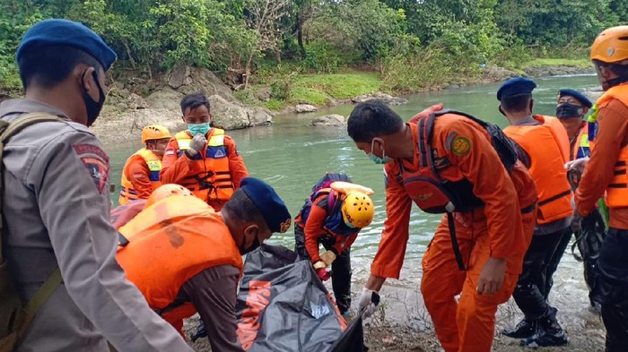 Bocah usia 5 tahun di Kabupaten Bone, Sulsel terseret arus saat hendak memancing di pinggiran sungai (dok. Istimewa).