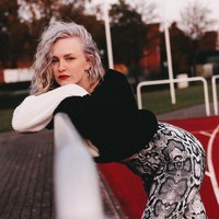 Cokelat, es krim, pasta yang dipanggang, aku memasukkan semuanya tanpa kontrol untuk satu hari. Aku makan sangat banyak hingga sakit perut dan muntah! tuturnya.Foto: Instagram @carinamoellermikkelsen