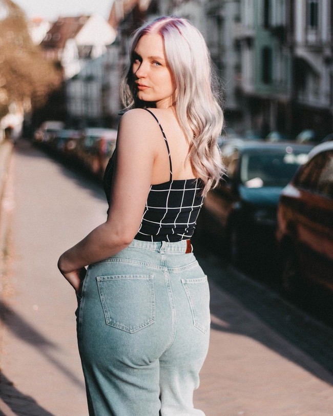 Setelah membiarkan tubuhnya menggemuk tanpa banyak aturan, Carina memang jadi punya banyak pengikut di Instagram kemudian jadi selebgram. Banyak netizen pun mengatakan kisahnya inspiratif. Foto: Instagram @carinamoellermikkelsen