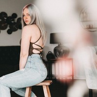 Banyak orang mendambakan tubuh kurus bahkan atletis karena dianggap lebih ideal dan indah dilihat. Tapi kenyataannya hal tersebut belum tentu membuat bahagia. Setidaknya hal itu lah yang dirasakan Carina Moller-Mikkelsen yang dulu seorang binaragawan.Foto: Instagram @carinamoellermikkelsen