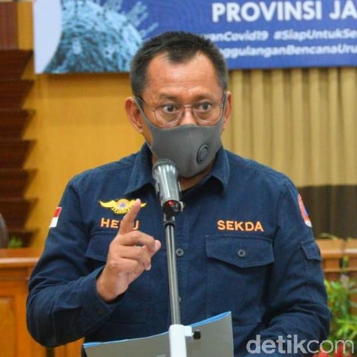 RSU dr Soetomo Surabaya tak jadi merujuk pasien positif Corona ke RS Husada Utama. Sebab, 200 bed yang tersedia di Husada Utama hanya untuk OTG.