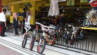 Tak tanggung-tanggung, pedagang  pun dapat meraup untung hingga ratusan juta rupiah dari penjualan sepeda. Salah satu pedagang sepeda, Sumitro, mengataka peningkatan penjualan sepeda sebulan terakhir naik 100 persen. Puluhan sepeda pun bisa dijual setiap bulannya.