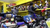 Tak hanya sepeda untuk orang dewasa, sepeda untuk anak-anak pun ramai diburu oleh warga usai tren bersepeda jadi primadona di masa pandemi COVID-19.
