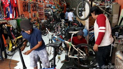 Demam Gowes Bikin Pedagang Sepeda di Bandung Banjir Rezeki