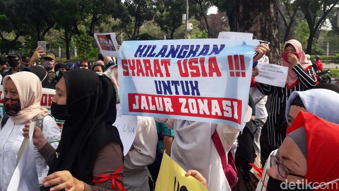 Demo di Balai Kota DKI