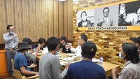 Para ABK tersebut mengadukan perihal jam kerja yang melebihi ketentuan dan gaji yang belum dibayarkan. Selain itu para ABK ini sering mendapat perlakuan tidak layak mulai dari perkataan bahkan tindakan fisik.