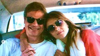 Elizabeth Hurley dan Steve Bing bertemu pada 2000. Dok. Instagram/elizabethhurley1