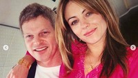 Wanita yang akrab disapa Liz Hurley menerima banyak barang mewah dan liburan ke berbagai negara dengan pesawat jet pribadi bersama Steve Bing. Dok. Instagram/elizabethhurley1