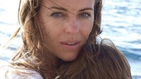 Liz pun memilih membesarkan putranya sendiri dan melakukan tes DNA untuk membuktikan jika Damian memang anak Steve Bing. Dok. Instagram/elizabethhurley1