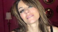 Liz pun mengucapkan belasungkawa atas kematian Steve Bing. Dok. Instagram/elizabethhurley1