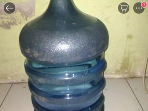 Jual Galon Rp 3,5 Juta, Netizen : Air Celupan Batu Ponari Kali Ya?