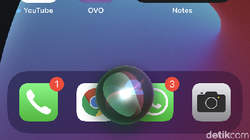 Siri tampil lebih sederhana dengan ikon di bagian bawah. Foto: Adi Fida Rahman/detikINET