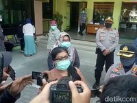 Kasus Jemput Paksa Jenazah Corona, Istri Tersangka Positif COVID-19 ...