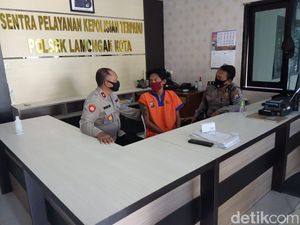 Pria Ini Hajar Juru Parkir yang Bonceng 2 Pemandu Lagu Gegara Cemburu