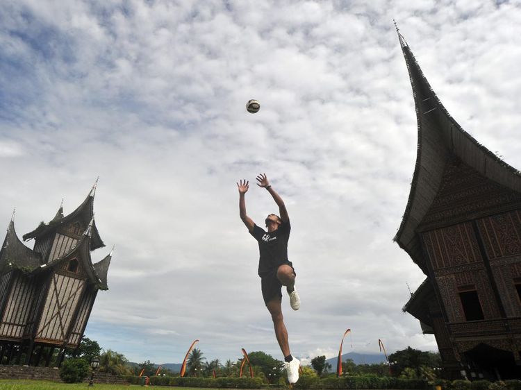 Aksi Teja Paku Alam Berlatih Mandiri di Istano Basa Pagaruyung