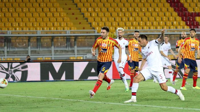 Lecce vs Milan LECCE, ITALY - JUNE 22: Giacomo Bonaventura of Milan scores his teams second goal during the Serie A match between US Lecce and AC Milan at Stadio Via del Mare on June 22, 2020 in Lecce, Italy. (Photo by Maurizio Lagana/Getty Images)