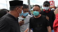 Sebanyak 500 TKA asal China yang tida di bandara langsung diturunkan paksa dari kendaraanya dan diminta kembali.