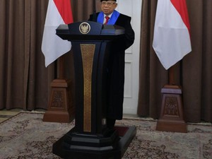 Maruf Amin Terima Gelar Doktor HC Manajemen Keminatan Syariah dari UMI