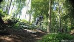 Menjajal Trek Sepeda Downhill yang Jadi Primadona di Garut