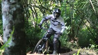Selain trek menantang namun aman, pemandangan yang indah juga ditawarkan. Hutan pinus yang mengelilingi sepanjang jalur sering dimanfaatkan sebagai spot berswafoto. Udara bersih nan sejuk di lokasi juga jadi kelebihan. Trek Cirorek sendiri kini jadi primadona. Pesepeda lokal sering ke lokasi ini terutama saat akhir pekan. Selain pecinta sepeda asal Garut, goweser dari luar daerah juga sering menjajal trek ini.