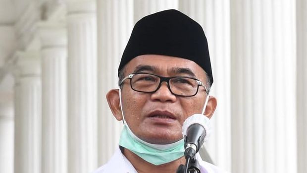 Menko PMK Muhadjir Effendy seusai bertemu Presiden Jokowi di Istana.