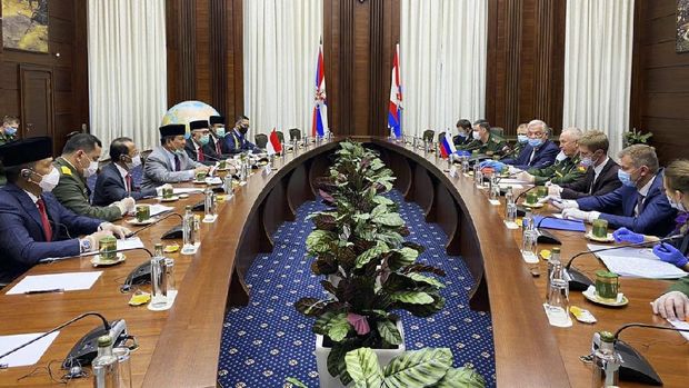 Menteri Pertahanan RI Prabowo Subianto, bertemu dengan Wamenhan Russia, Colonel General Alexander Fomin, Selasa (23/6) di Kantor Kemhan Rusia, di Moscow. (Dok. Twitter @Kemhan_RI)