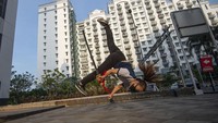 Berlatih mandiri juga dilakukan oleh pewushu Nadya Permata. Peraih dua perak dalam nomor taolu Kejuaran Dunia Wushu Junior 2018 itu melakukannya di lingkungan apartemen tempat dia tinggal di bilangan Kelapa Gading, Jakarta Utara. Lolos dalam PON X Papua menjadi ambisi Nadya setelah beralih dari kelas yunior ke senior.