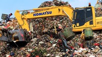 Tak sedikit pemulung yang mengais sampah di TPA Bantar Gebang yang diketahui merupakan salah satu tempat pembuangan sampah terbesar di dunia tersebut.