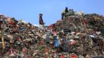 Mereka yang Mengais Rezeki dari Tempat Pembuangan Sampah