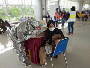 Pekerja Migran Asal Malaysia dan Papua Kembali ke Jatim, 1 Reaktif Rapid Test