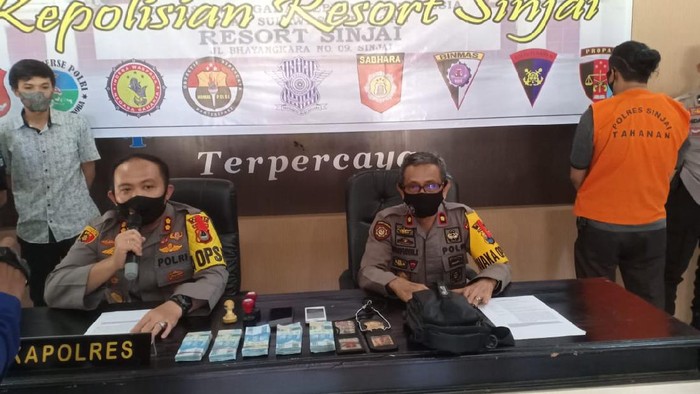 Pelaku beserta barang bukti diamankan polisi (dok. Istimewa).
