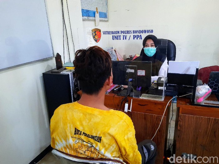 Seorang pemuda di Bondowoso ditangkap setelah buron selama 2 tahun. Ia buron setelah melakukan pemerkosaan pada gadis di bawah umur.