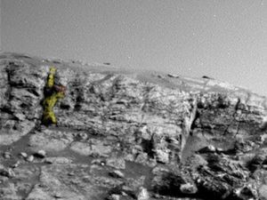Penggila Konspirasi Kekeuh Alien Bikin Patung Prajurit di Mars