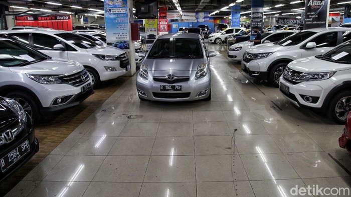 Penjualan Mobil Bekas di Masa New Normal Ambyar Sejadi-jadinya Kebiasaan baru atau new normal rupanya tidak berpengaruh dengan angka penjualan mobil bekas. Kini pengusaha mobil bekas pun mulai menjerit.