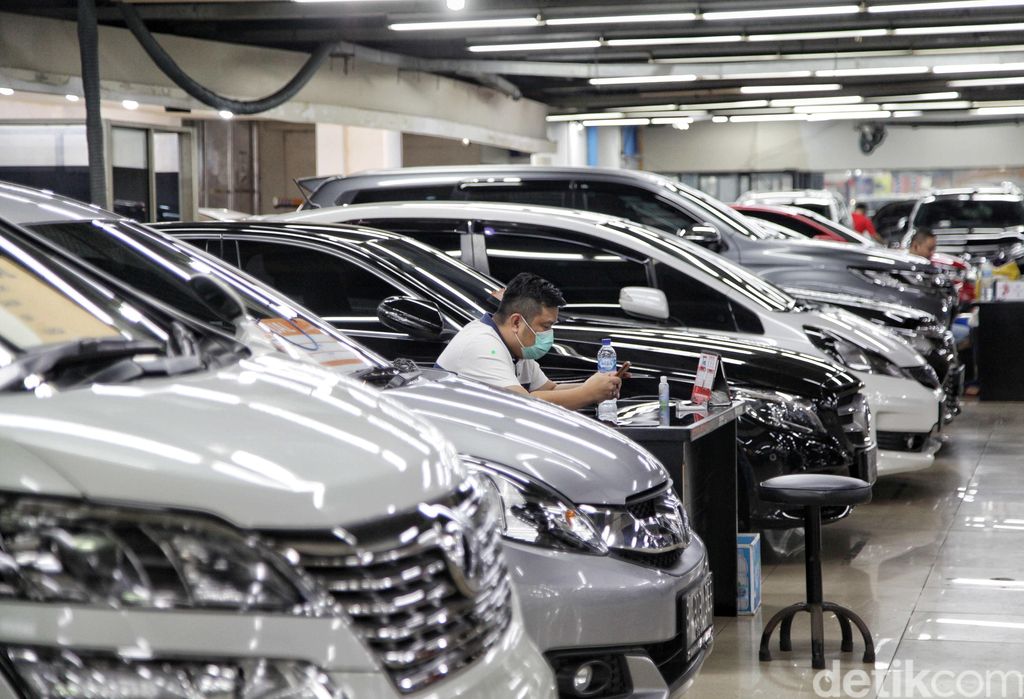 Kebiasaan baru atau new normal rupanya tidak berpengaruh dengan angka penjualan mobil bekas. Kini pengusaha mobil bekas pun mulai menjerit.