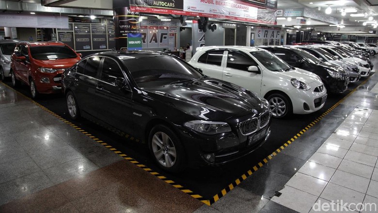 Penjualan Mobil Bekas di Masa New Normal Ambyar Sejadi-jadinya Kebiasaan baru atau new normal rupanya tidak berpengaruh dengan angka penjualan mobil bekas. Kini pengusaha mobil bekas pun mulai menjerit.