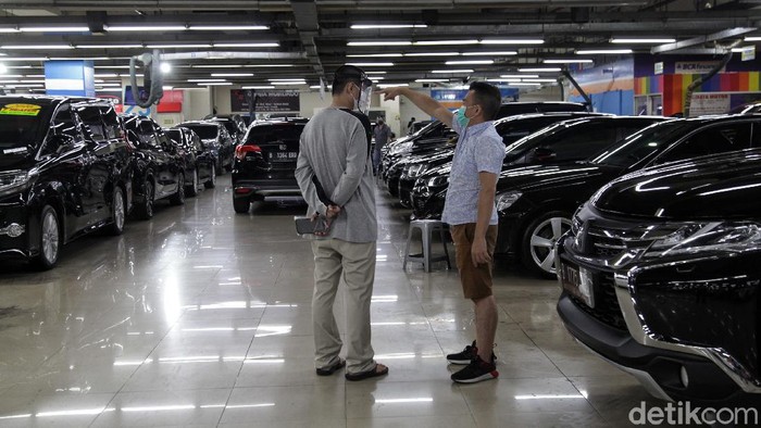 Kebiasaan baru atau new normal rupanya tidak berpengaruh dengan angka penjualan mobil bekas. Kini pengusaha mobil bekas pun mulai menjerit.