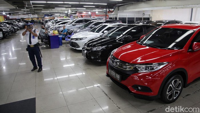 Kebiasaan baru atau new normal rupanya tidak berpengaruh dengan angka penjualan mobil bekas. Kini pengusaha mobil bekas pun mulai menjerit.