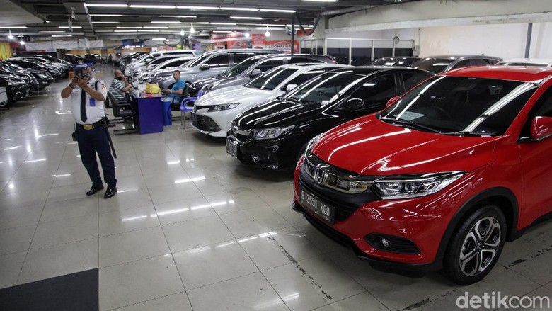 Penjualan Mobil Bekas di Masa New Normal Ambyar Sejadi-jadinya Kebiasaan baru atau new normal rupanya tidak berpengaruh dengan angka penjualan mobil bekas. Kini pengusaha mobil bekas pun mulai menjerit.