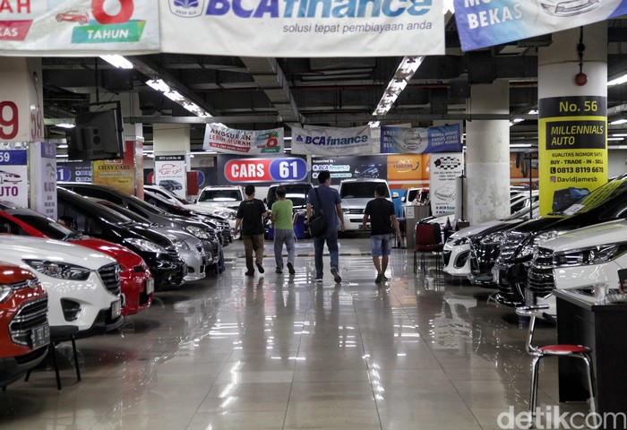 Kebiasaan baru atau new normal rupanya tidak berpengaruh dengan angka penjualan mobil bekas. Kini pengusaha mobil bekas pun mulai menjerit.