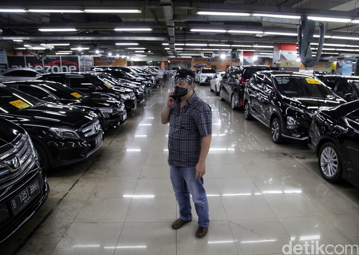 Kebiasaan baru atau new normal rupanya tidak berpengaruh dengan angka penjualan mobil bekas. Kini pengusaha mobil bekas pun mulai menjerit.