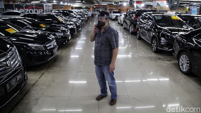 Penjualan Mobil Bekas di Masa New Normal Ambyar Sejadi-jadinya Kebiasaan baru atau new normal rupanya tidak berpengaruh dengan angka penjualan mobil bekas. Kini pengusaha mobil bekas pun mulai menjerit.