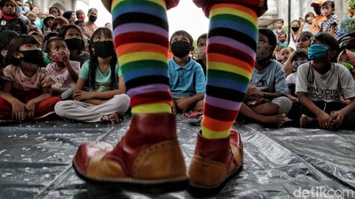 Potret Aku Badut Indonesia Siap Hibur Anak-anak Gratis
