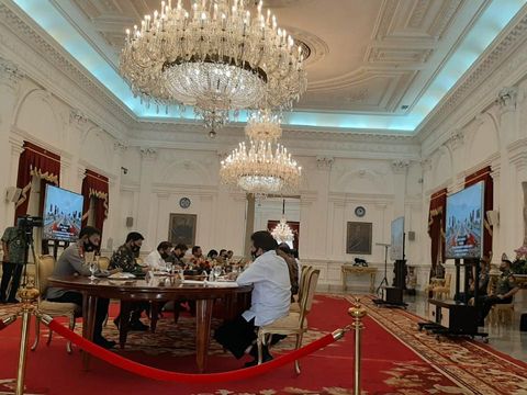 Rapat terbatas antisipasi karhutla di Istana Merdeka, Selasa (23/6).