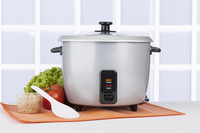 kitchen equipment; Automatic rice cooker gray.