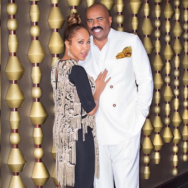 Steve Harvey bertemu Marjorie Bridges saat dia tampil di klub Memphis Comedy. Ketika melihat Marjorie yang sedang menontonnya, presenter langganan Miss Universe ini mendekatinya dan berkata di depan banyak orang, Saya tidak kenal kamu, tapi saya akan menikahimu, katanya. Foto: Instagram