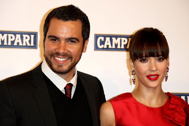 Cash Warren ngefans dengan Jessica Alba selama bertahun-tahun dan tak disangka, sang idola juga jatuh cinta padanya. Cash merupakan asisten produser dan keduanya pertama kali bertemu saat syuting film Fantastic Four di 2004. Keduanya menikah pada 2008 dan dikaruniai 3 orang anak. Foto: Getty Images/Vittorio Zunino Celotto