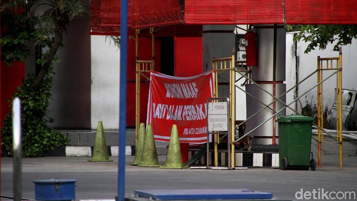 SPBU milik Wakil Walkot Solo diketahui ditabrak mobil beberapa waktu lalu. Kini SPBU itu kembali beroperasi.