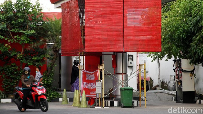 SPBU milik Wakil Walkot Solo diketahui ditabrak mobil beberapa waktu lalu. Kini SPBU itu kembali beroperasi.