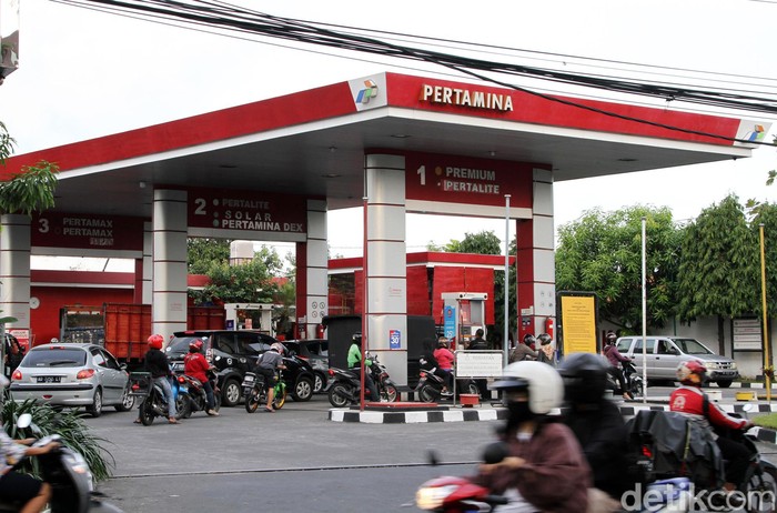 SPBU milik Wakil Walkot Solo diketahui ditabrak mobil beberapa waktu lalu. Kini SPBU itu kembali beroperasi.